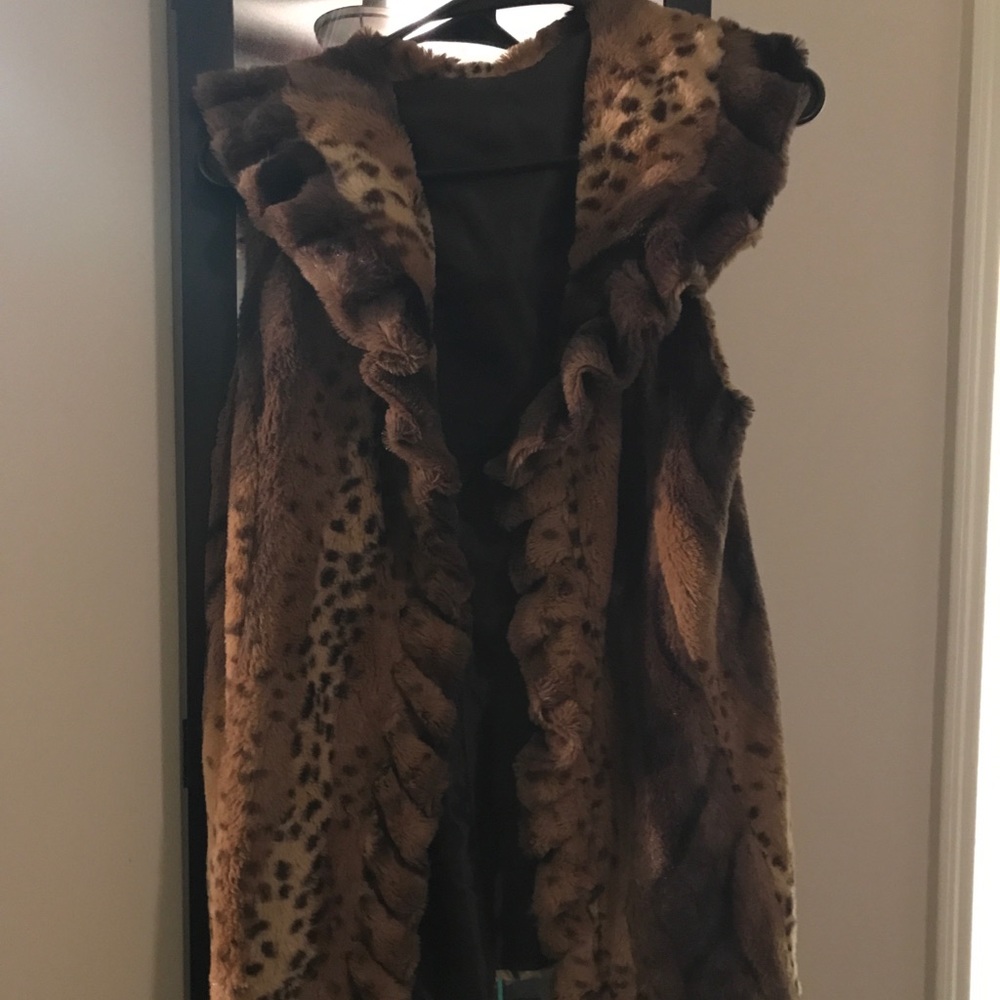 Faux fur vest. Soft. In browns. Medium